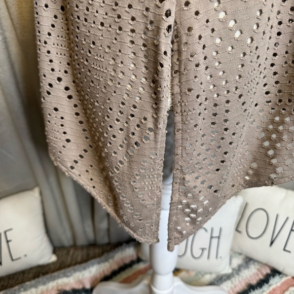 Cato Tan Knit Top with Cutout Design Size Large with Shark Bite Hem - Picture 4 of 11